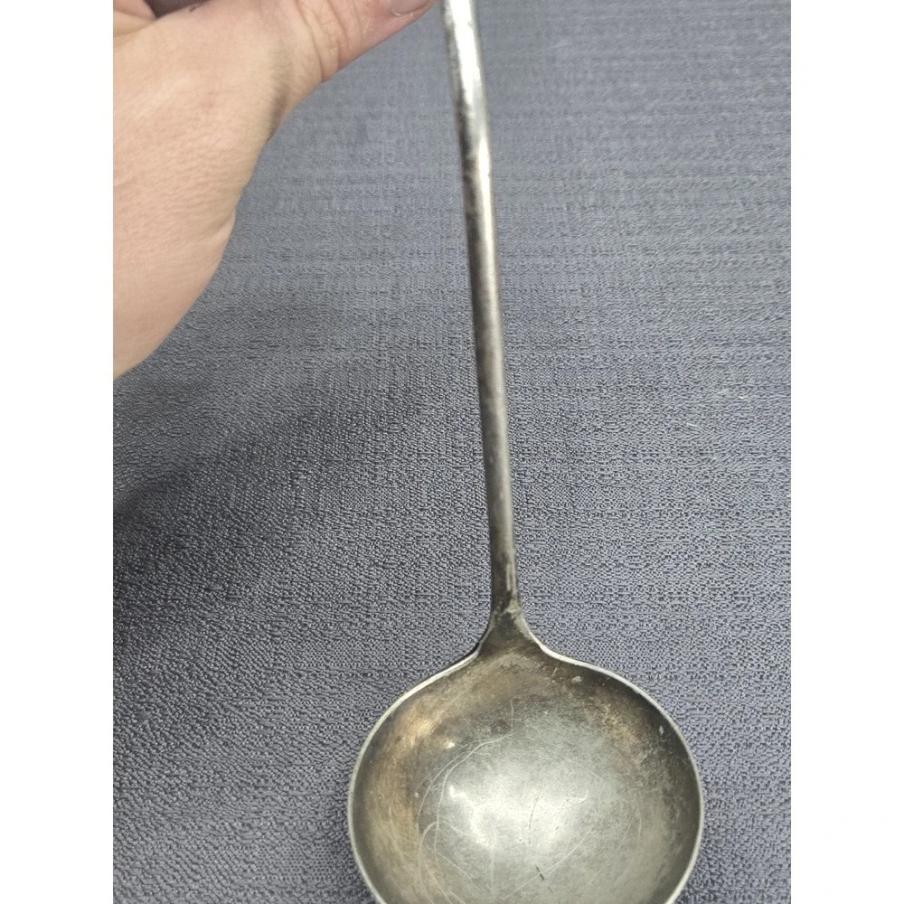Vintage Silverplate Gravy Ladle Shell Pattern Hanging Handle LIQUID Mark